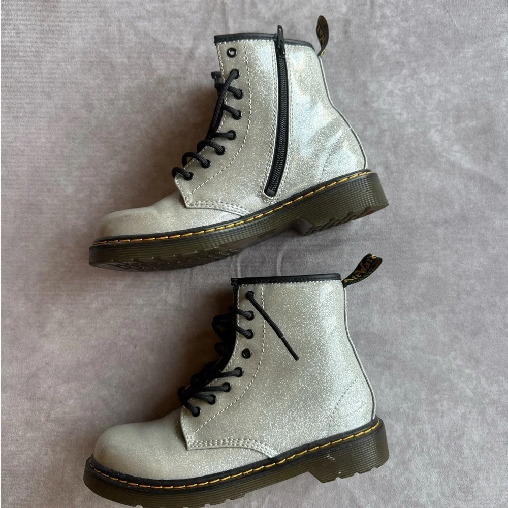 JUNIOR 1460 GLITTER LACE UP BOOTS Dr.